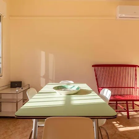 Piccola Pomelia Apartment