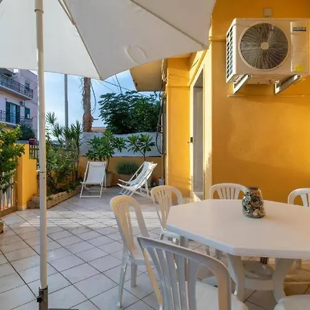 Piccola Pomelia Apartament *